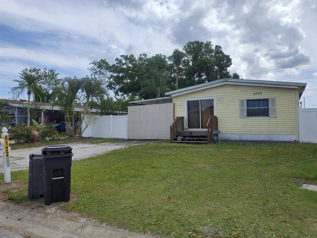 Room for rent in mobile home