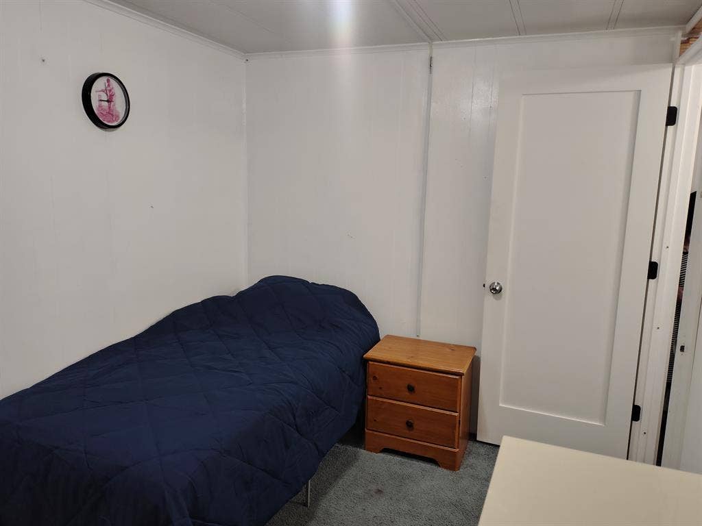 Room for rent in mobile home