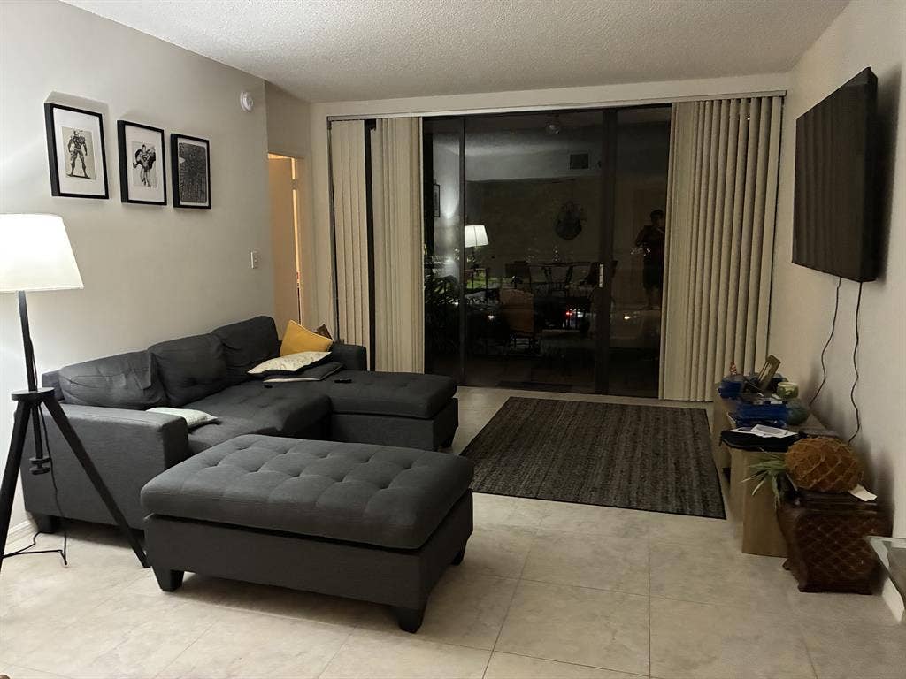 Looking for a roomate