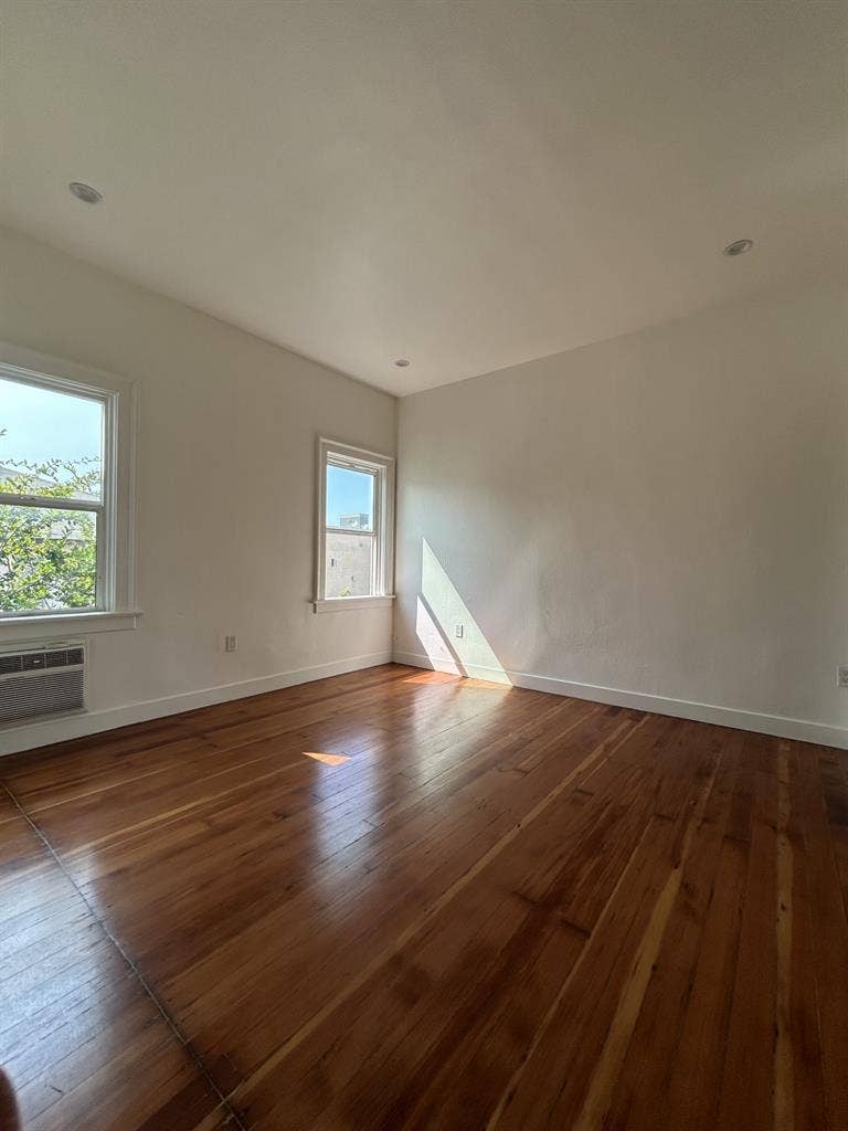 Roommate moving out room will go