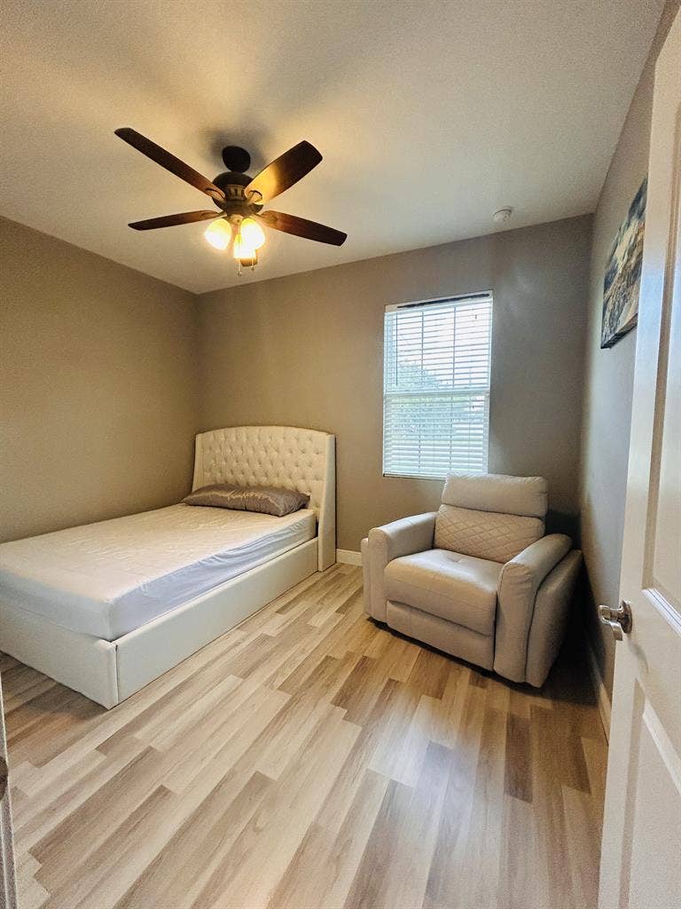 HOME FOR RENT IN DELTONA! $2350/mo