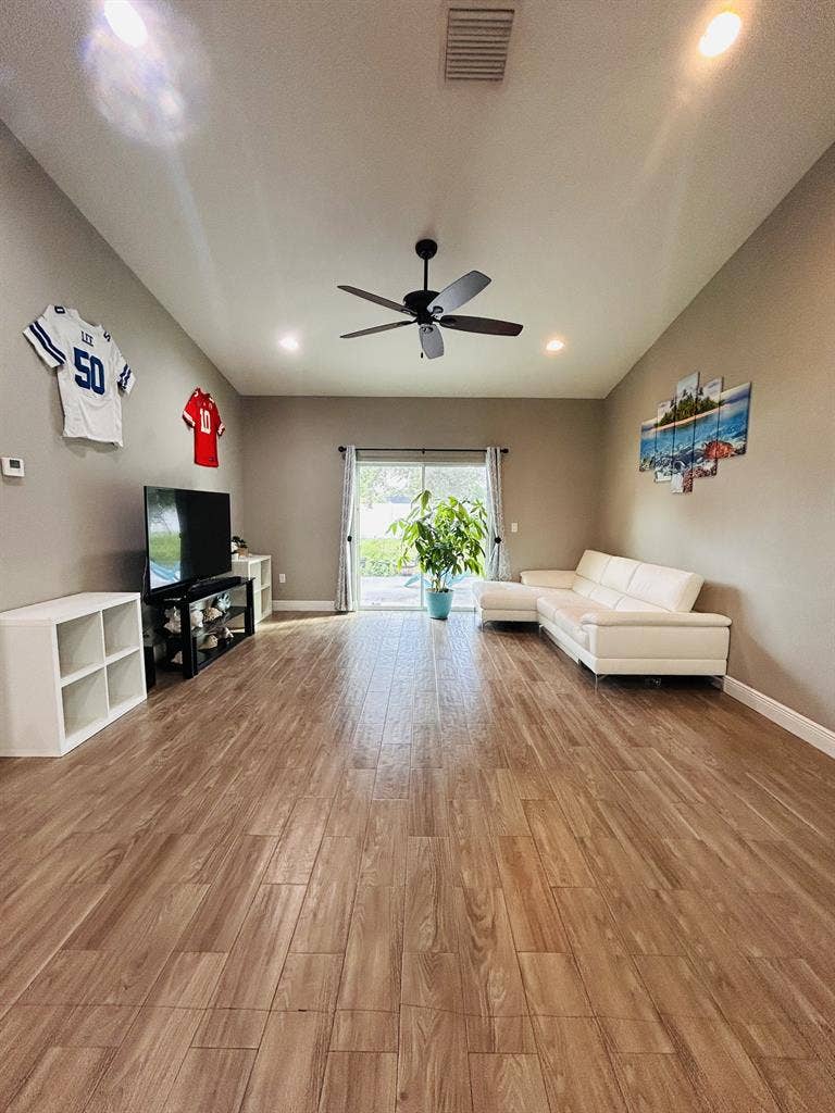 HOME FOR RENT IN DELTONA! $2350/mo