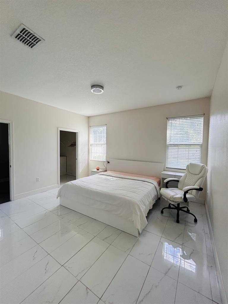 HOME FOR RENT IN DELTONA! $2350/mo