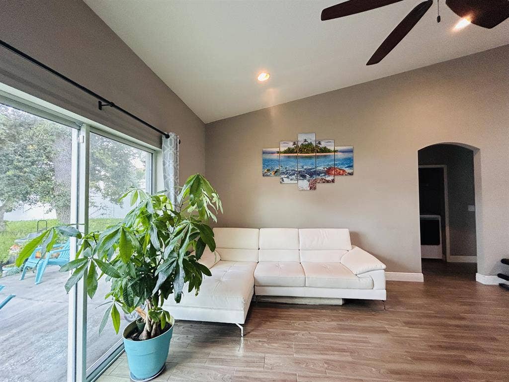 HOME FOR RENT IN DELTONA! $2350/mo