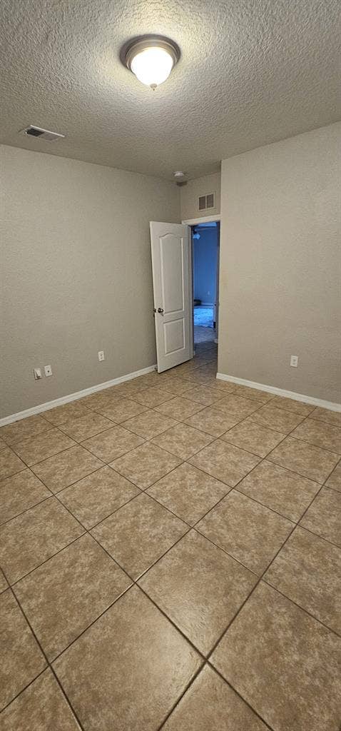 2 rooms available for 950/month