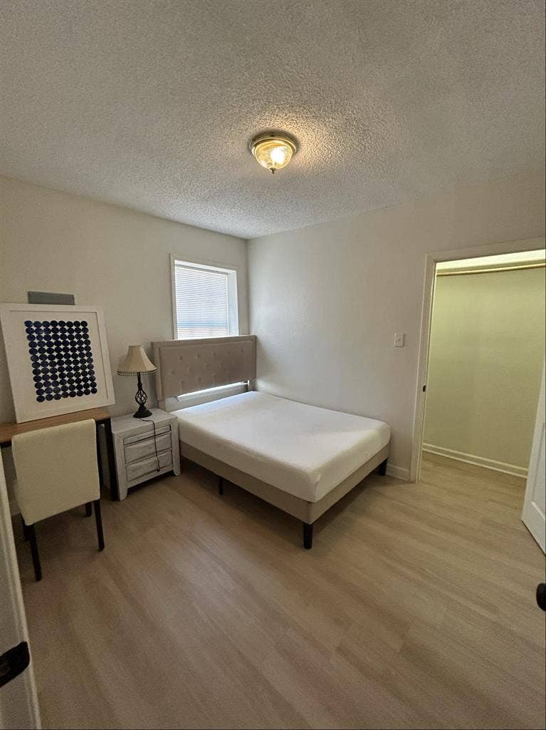 2 rooms available