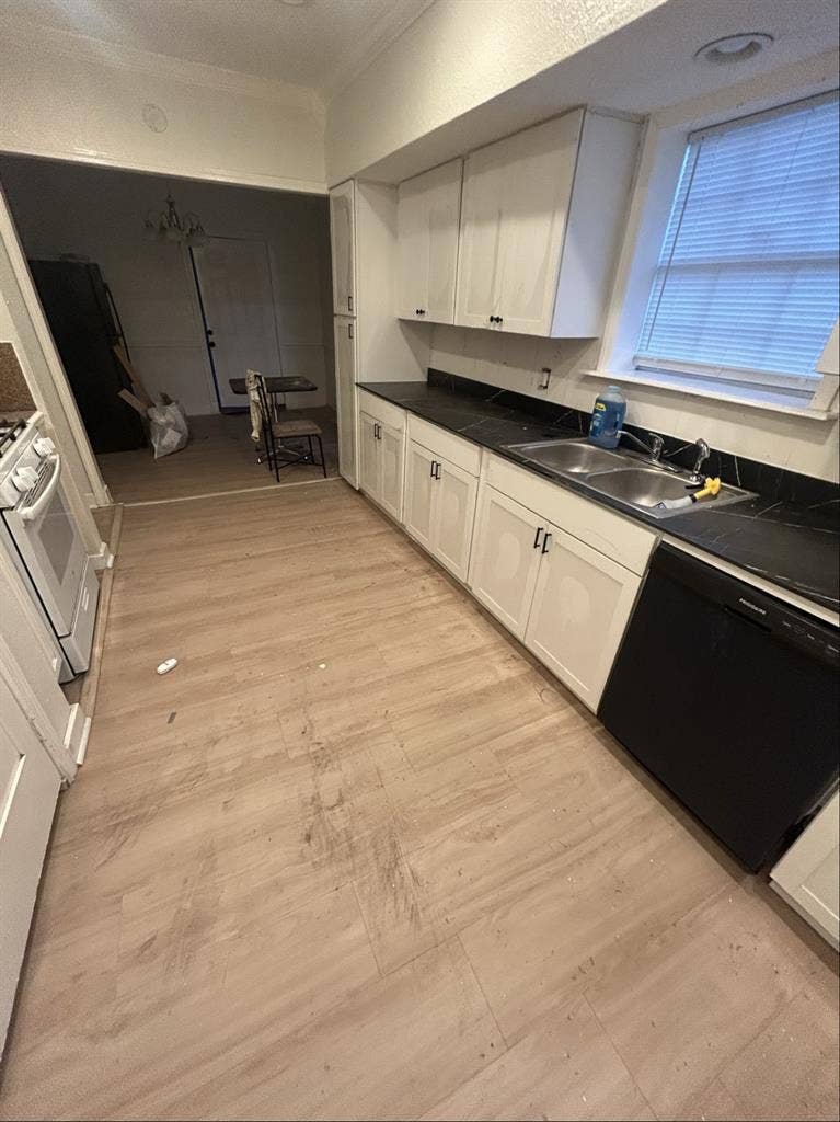 2 rooms available