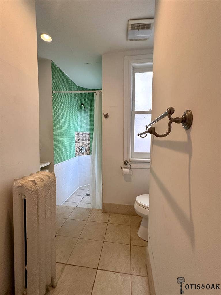 Private room in 3BR townhouse