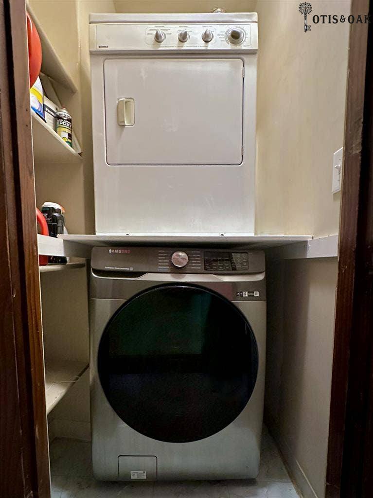 Private room in 3BR townhouse