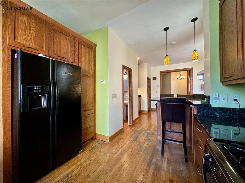 Private room in 3BR townhouse
