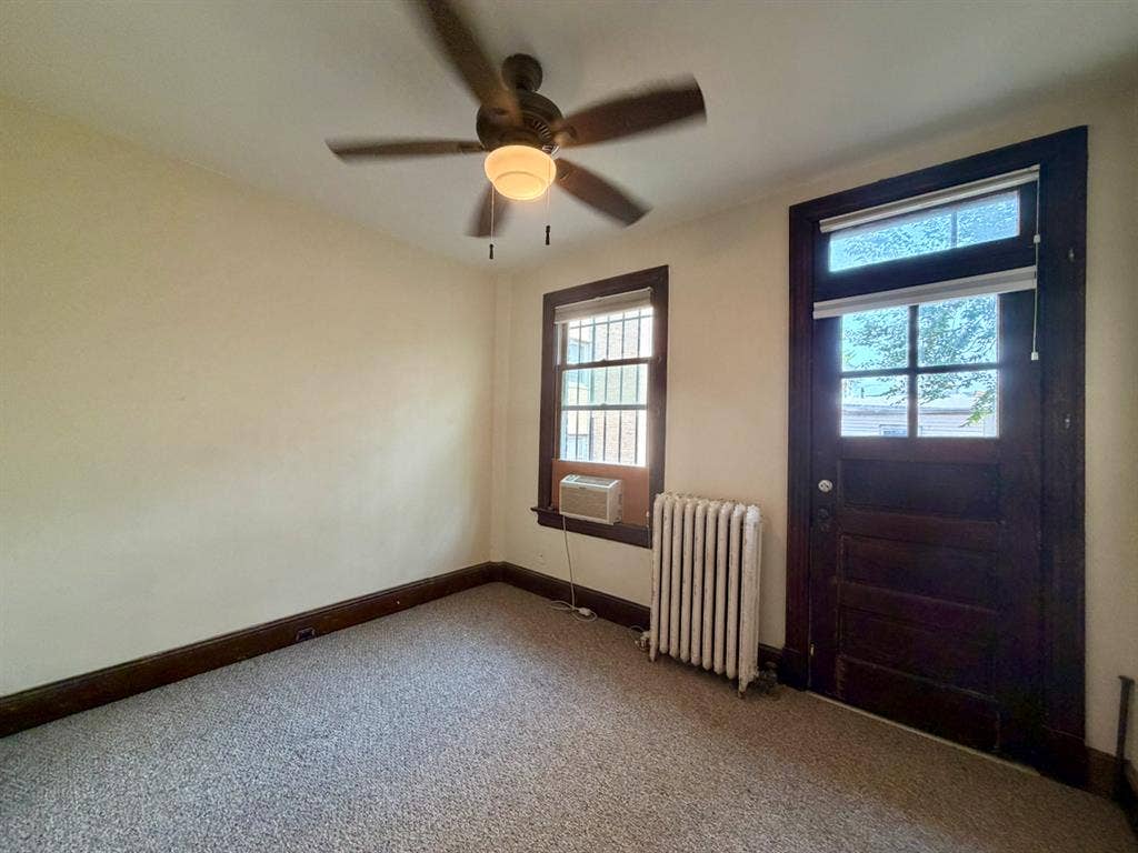 Private room in 3BR townhouse