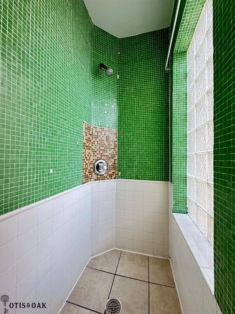 Private room in 3BR townhouse