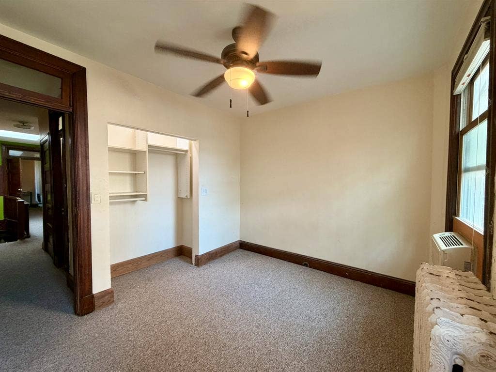 Private room in 3BR townhouse