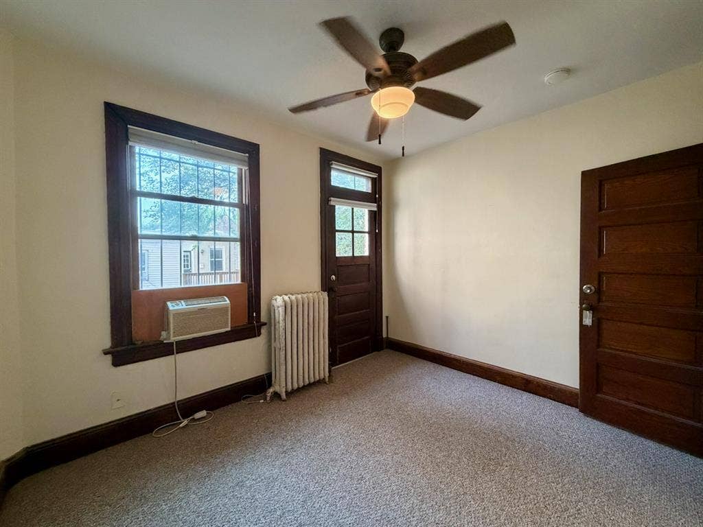 Private room in 3BR townhouse