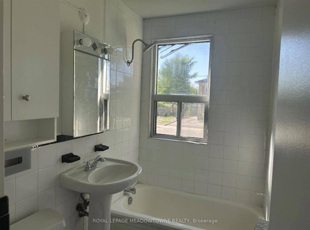 Private Room near Humber Lakeshore