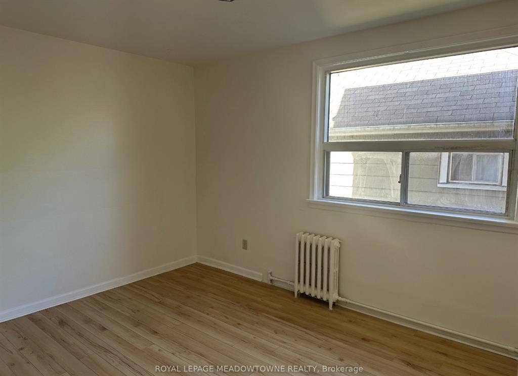 Private Room near Humber Lakeshore