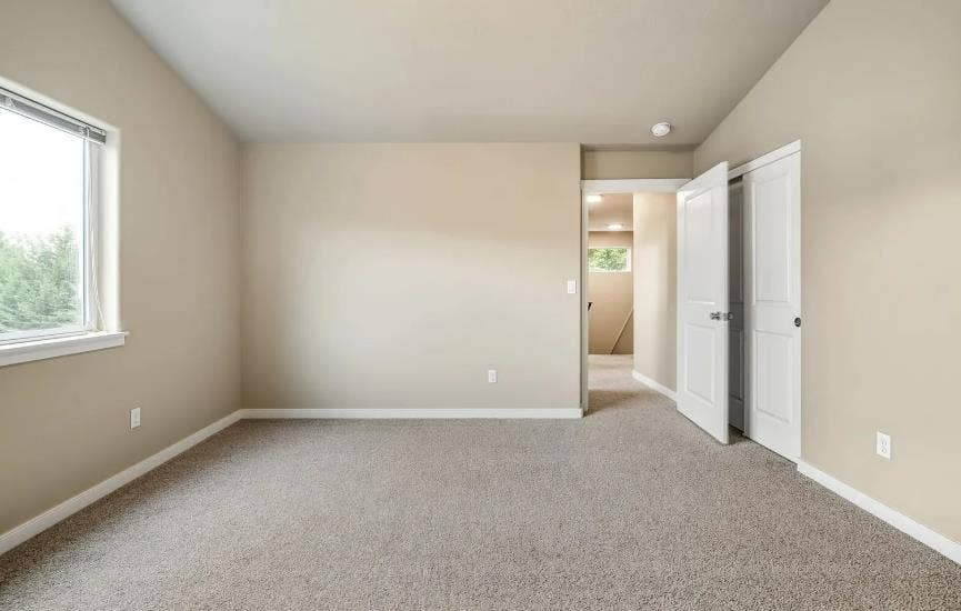 Private Room 5 bed 3 1/2 bath house