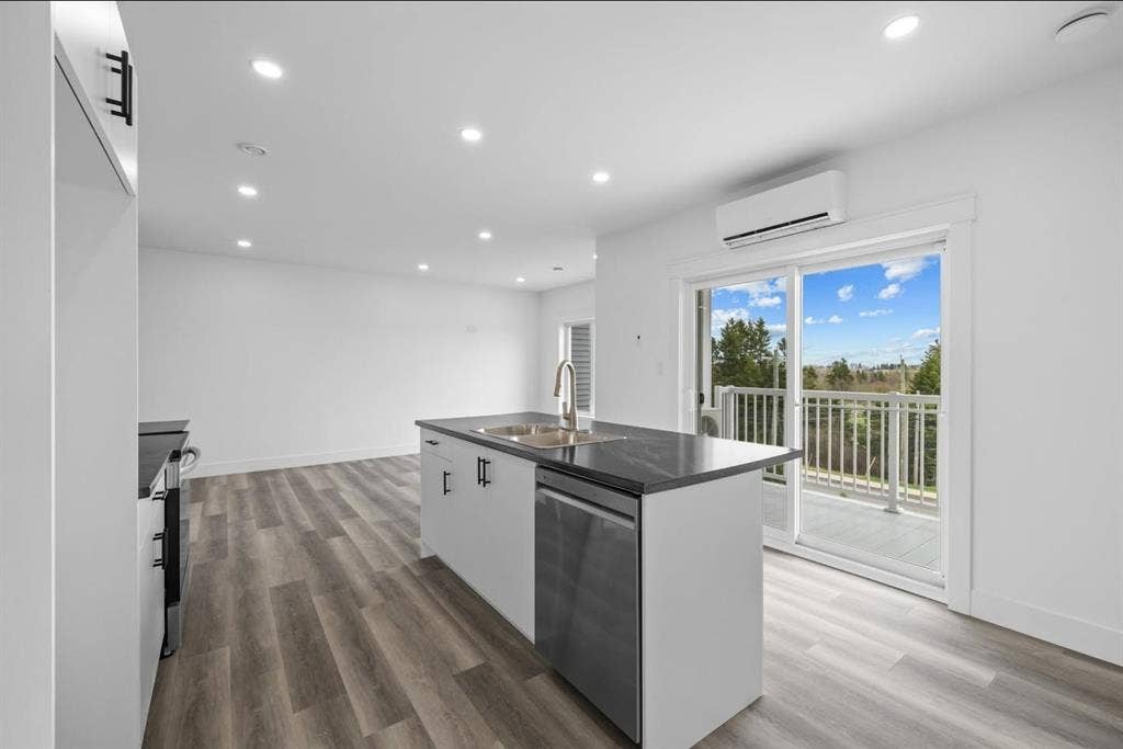 2 Bedroom 1 Bath - 1 Month Free