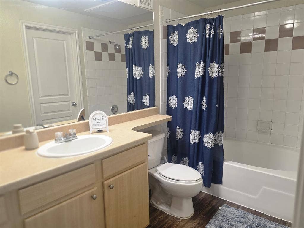 Room Available in South Congress