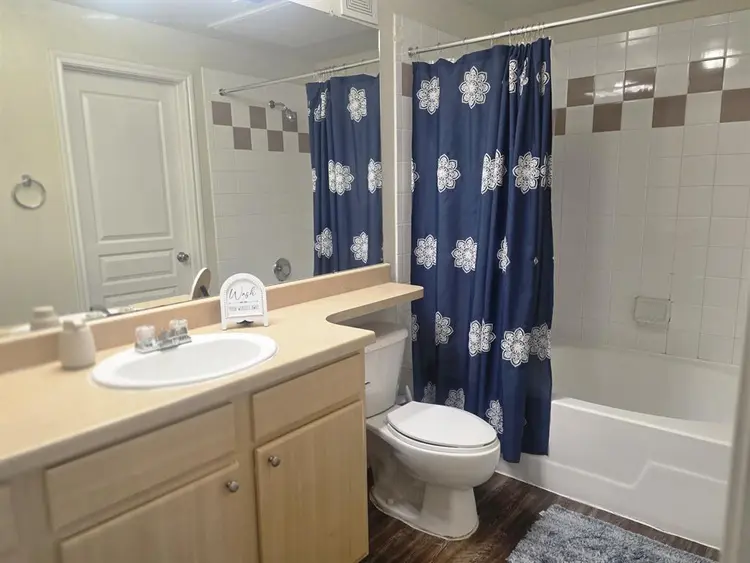 Room Available in South Congress