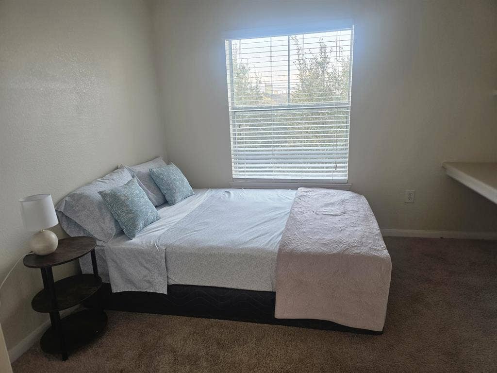 Room Available in South Congress