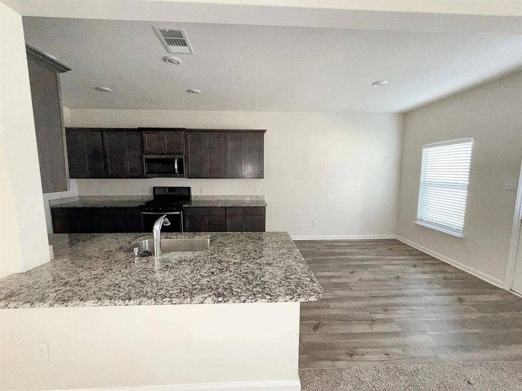 5 BR in Ferris