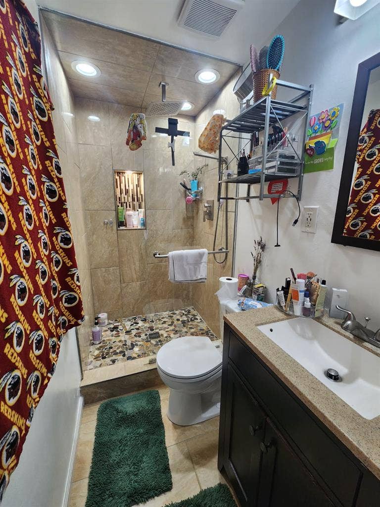 Master bedroom w/ private bathroom