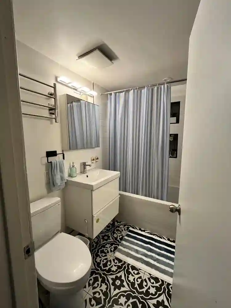 Looking for FEMALE Roommate