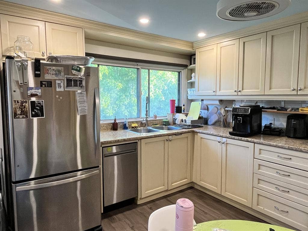 Looking for FEMALE Roommate