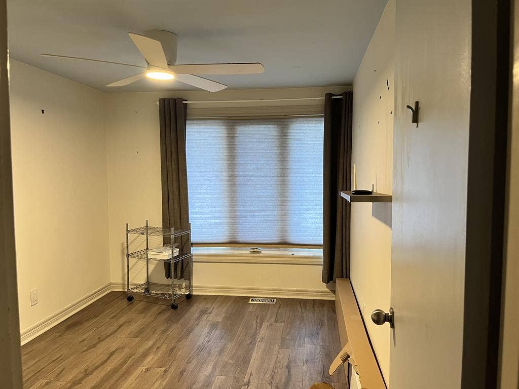 Looking for FEMALE Roommate