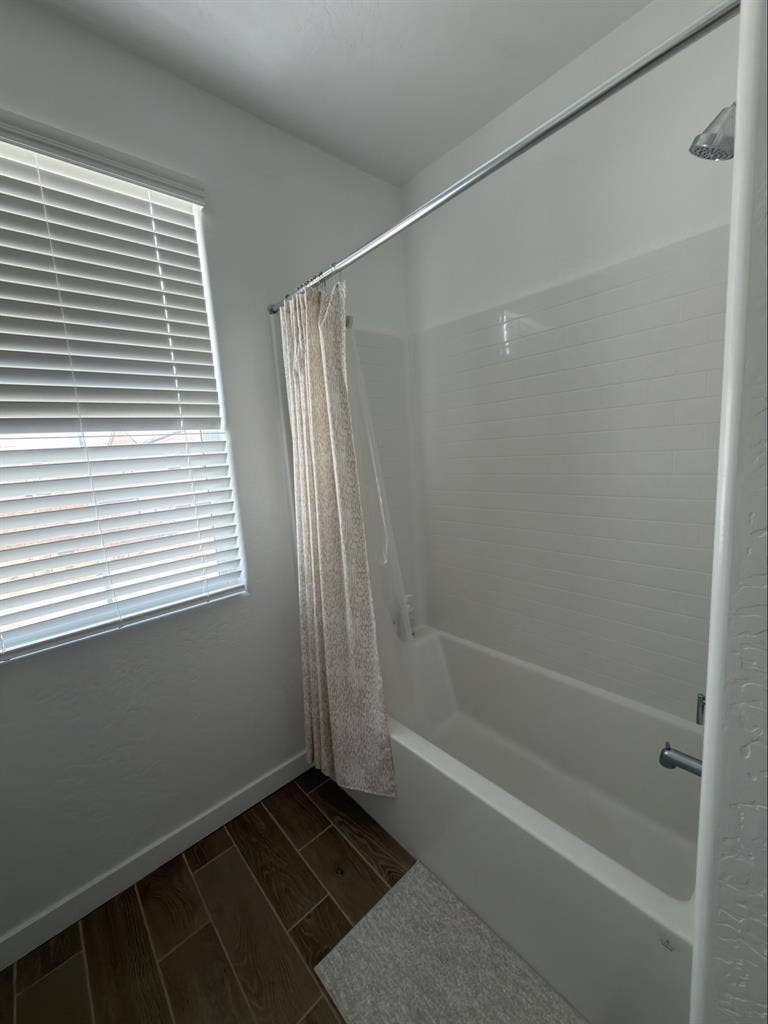 *FRESNO* private room ($900-930/mo)
