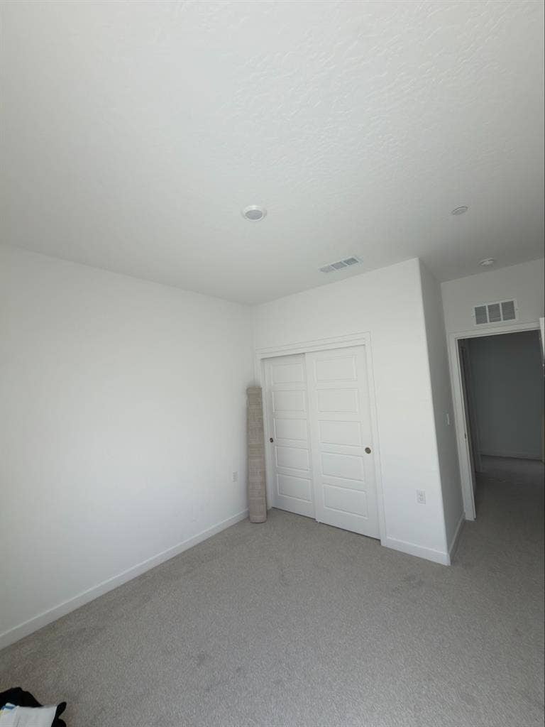 *FRESNO* private room ($900-930/mo)