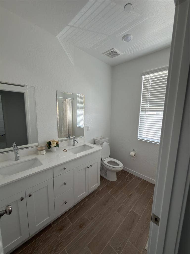 *FRESNO* private room ($900-930/mo)