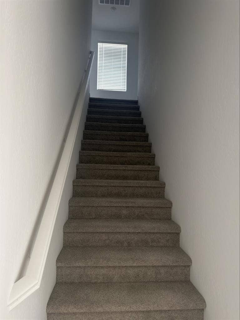 *FRESNO* private room ($900-930/mo)