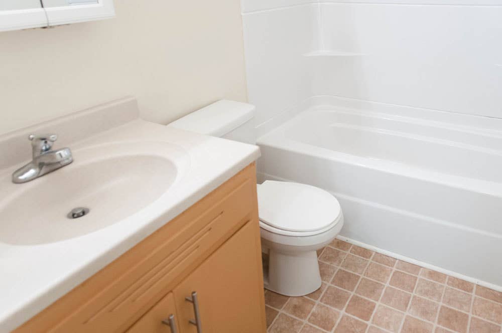 1BEDR00M 1 BATH FOR $975/MONTH!