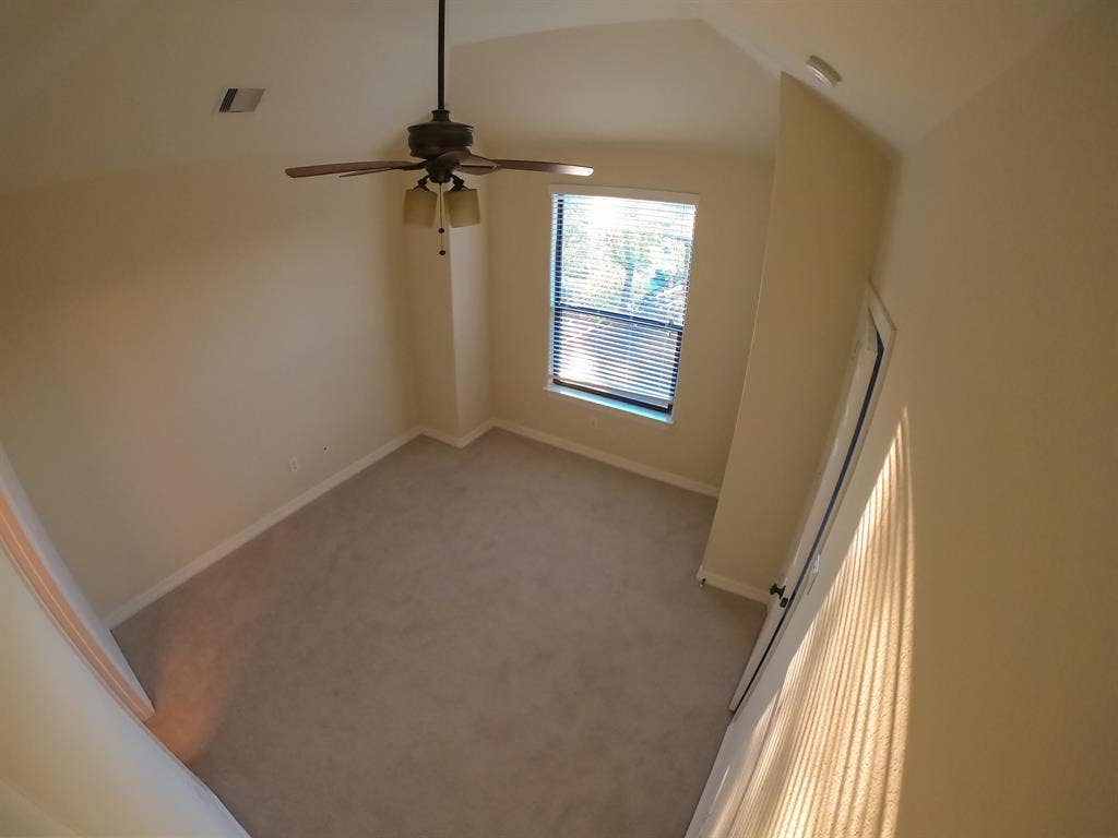 Cozy Private Bedroom/Bath Heights