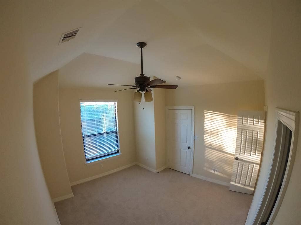 Cozy Private Bedroom/Bath Heights