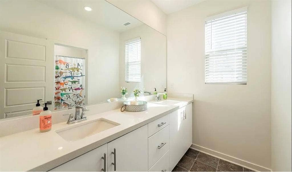 Furnished private bedroom available