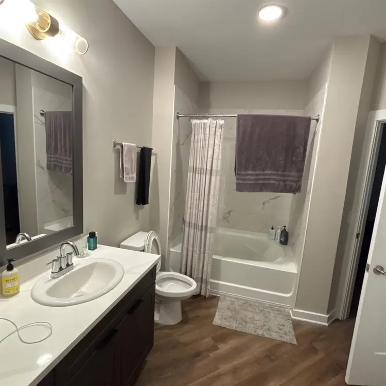 Apartment available for discount!