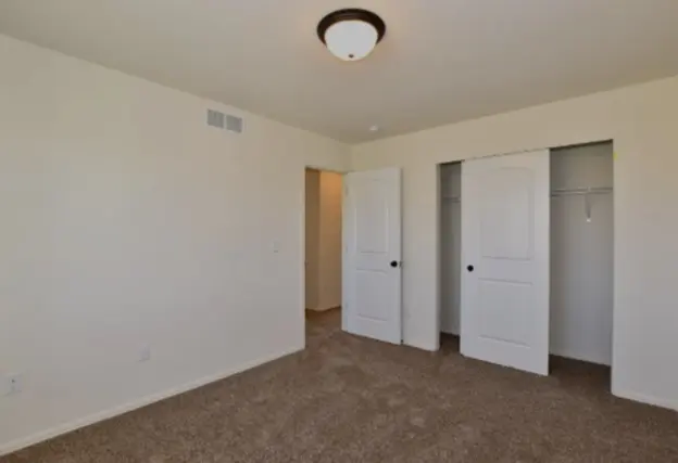 Clean Loveland Room – VIBE CITY!