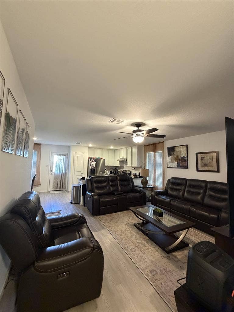 Looking for Roommate in Portland TX