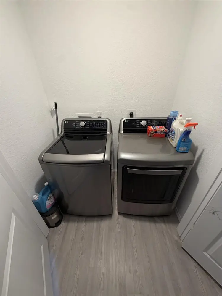Looking for Roommate in Portland TX