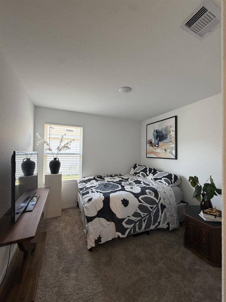 Looking for Roommate in Portland TX