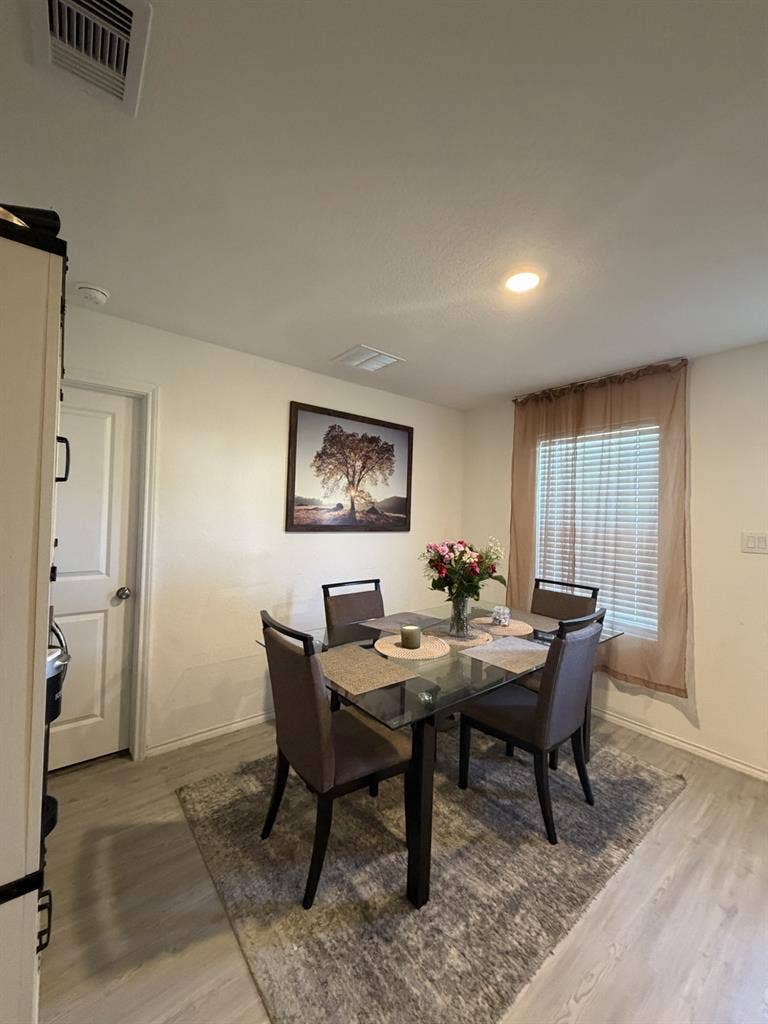 Looking for Roommate in Portland TX