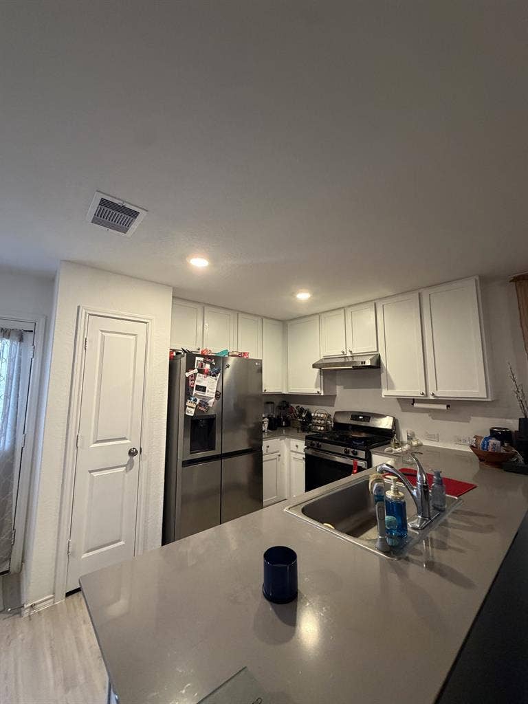 Looking for Roommate in Portland TX