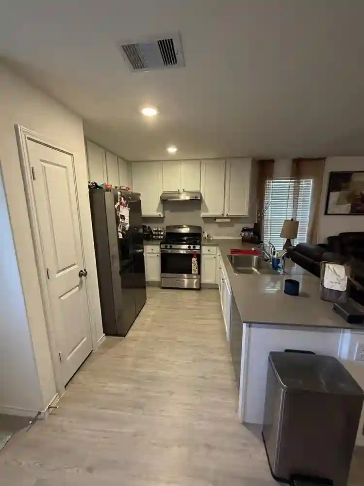 Looking for Roommate in Portland TX