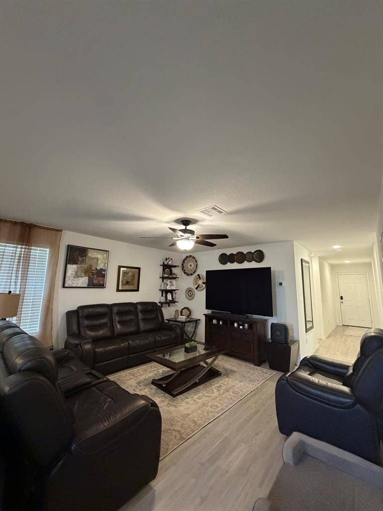 Looking for Roommate in Portland TX