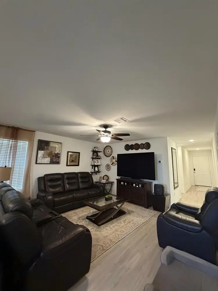 Looking for Roommate in Portland TX