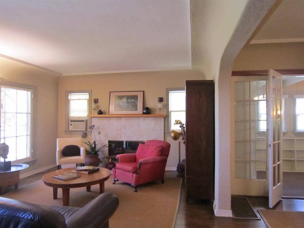 Private Room in Historic Gated Home