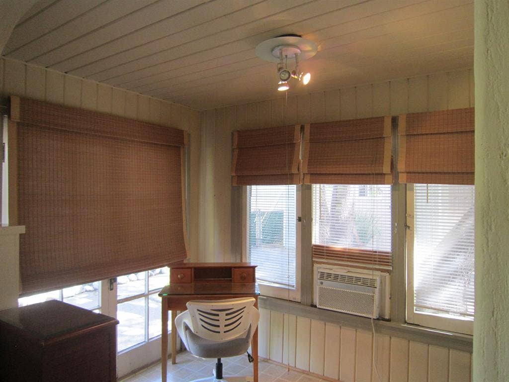 Private Room in Historic Gated Home